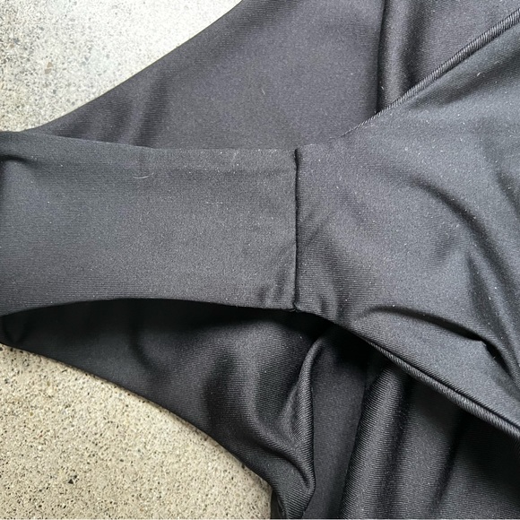 *SOLD* NWT Londre one piece swimsuit - Picture 5 of 5